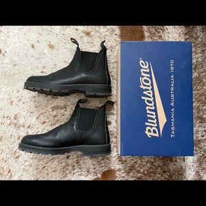 Like new Blundstone 558 in black. Men’s USA 10 AUS/UK 9.